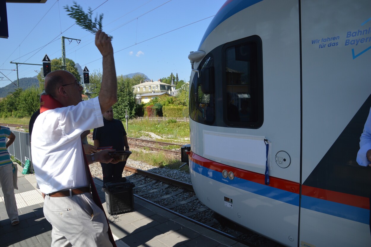 Fahrzeugsegnung der Bayerischen RegioBahn im Bahnhof Bad Reichenhall