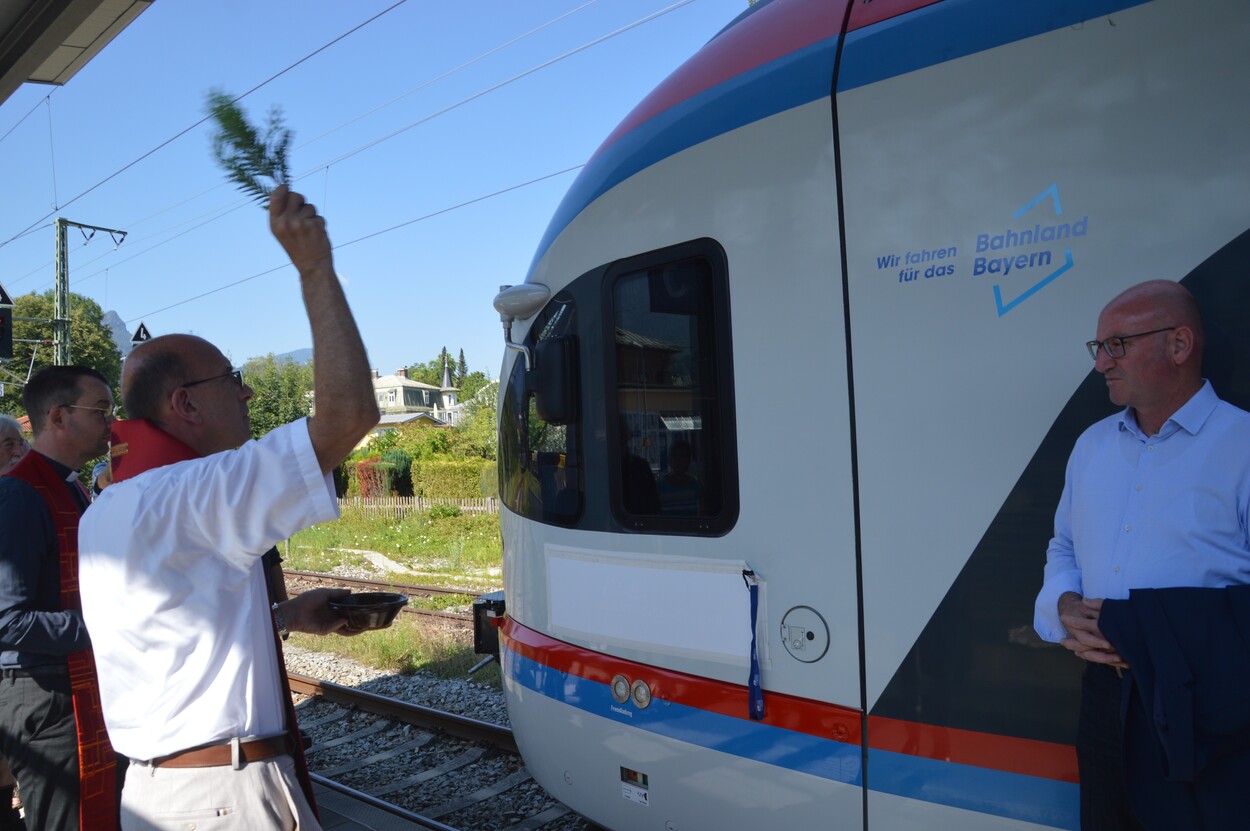 Fahrzeugsegnung der Bayerischen RegioBahn im Bahnhof Bad Reichenhall
