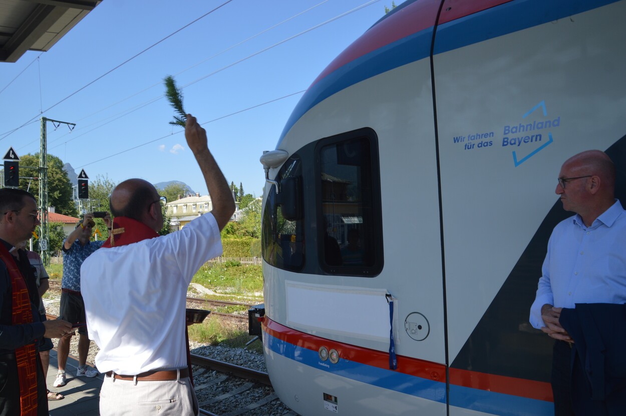 Fahrzeugsegnung der Bayerischen RegioBahn im Bahnhof Bad Reichenhall