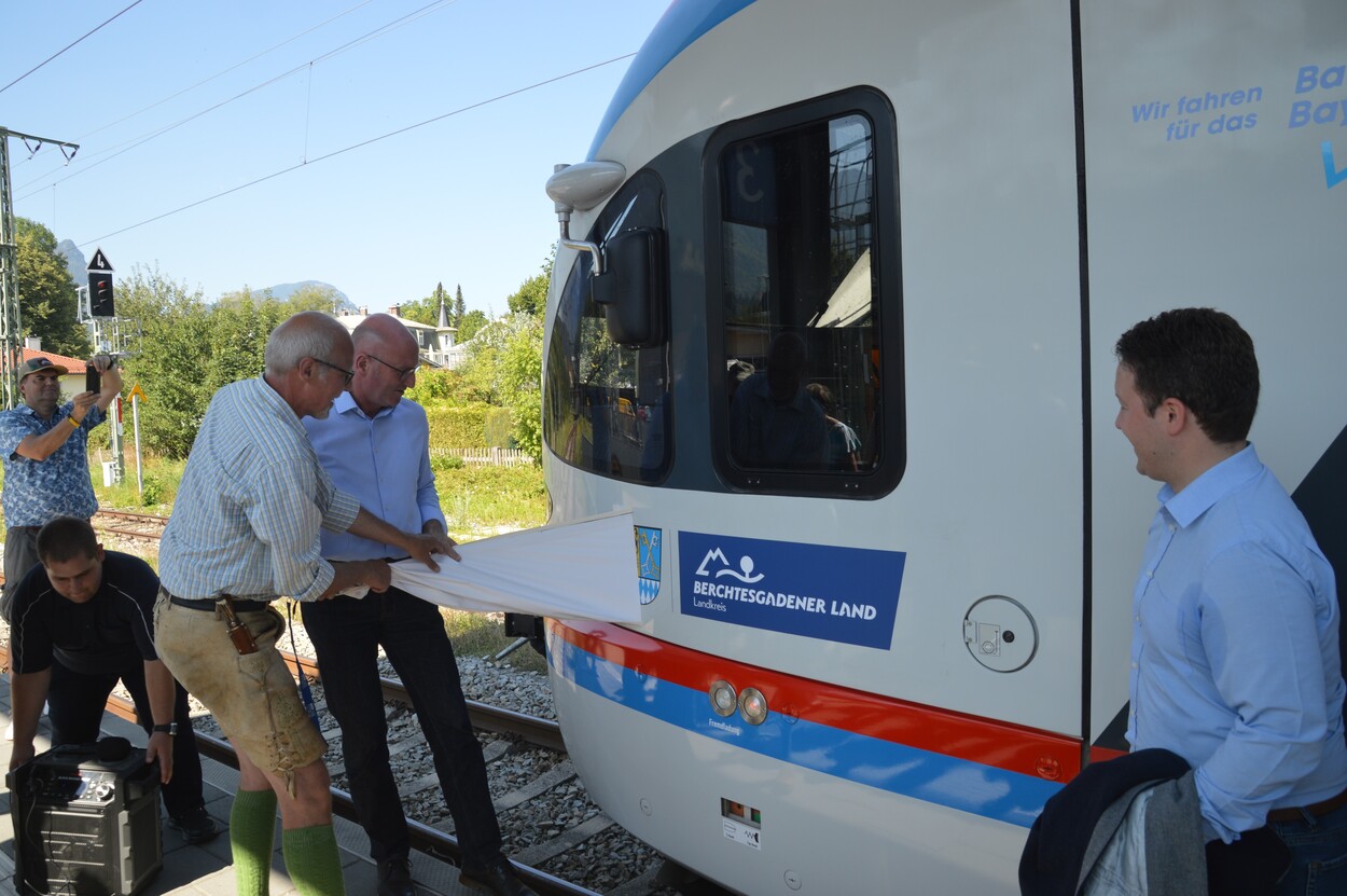 Fahrzeugsegnung der Bayerischen RegioBahn im Bahnhof Bad Reichenhall