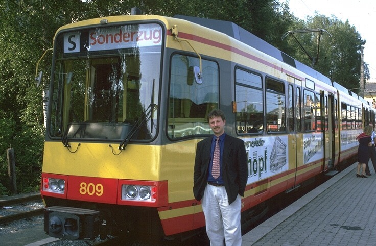 AVG-Zweisystem-Triebwagen 809 zu Besuch in Salzburg