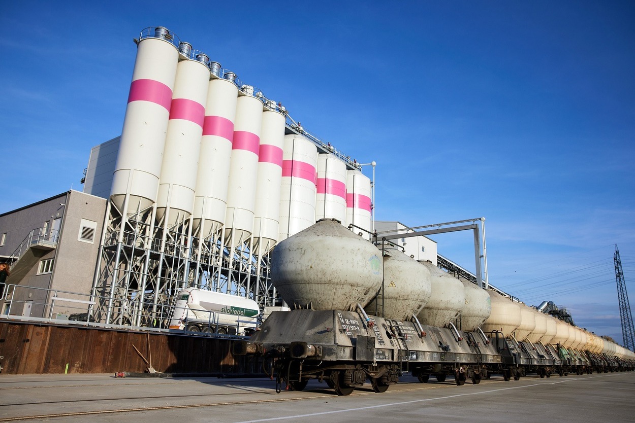 Neue Anschlussbahn im Hafen Freudenau für die Firma Bau Beton GmbH