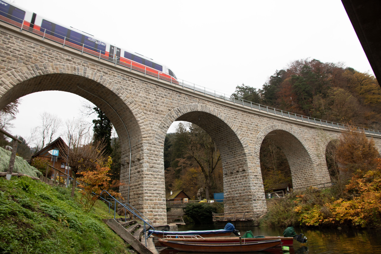110 Jahre altes Viadukt auf der Donauuferbahn