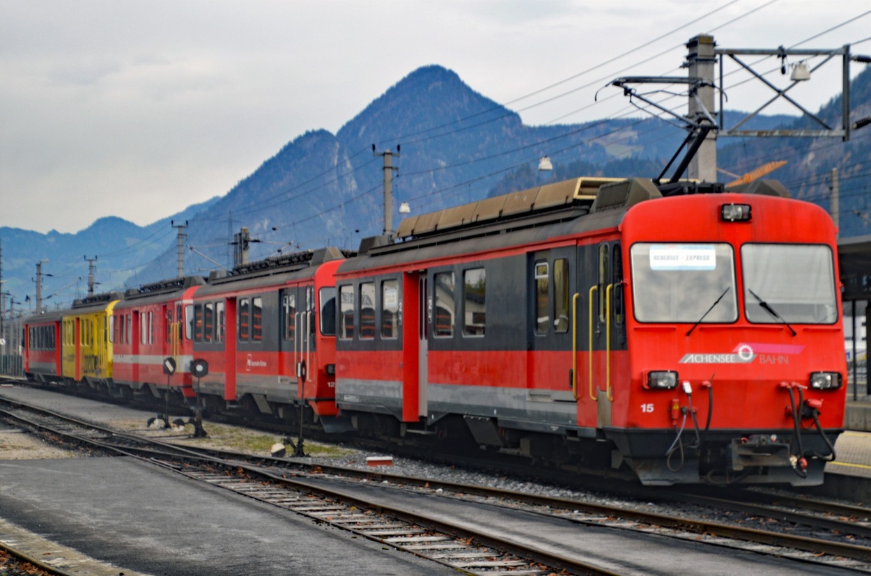 Appenzellerbahn-Elektro-Triebwagen in Jenbach Bahnsteig 1