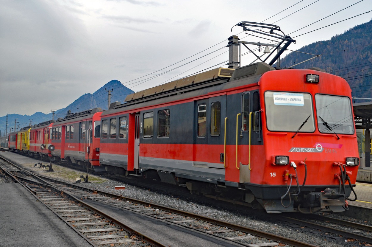 Appenzellerbahn-Elektro-Triebwagen in Jenbach Bahnsteig 1