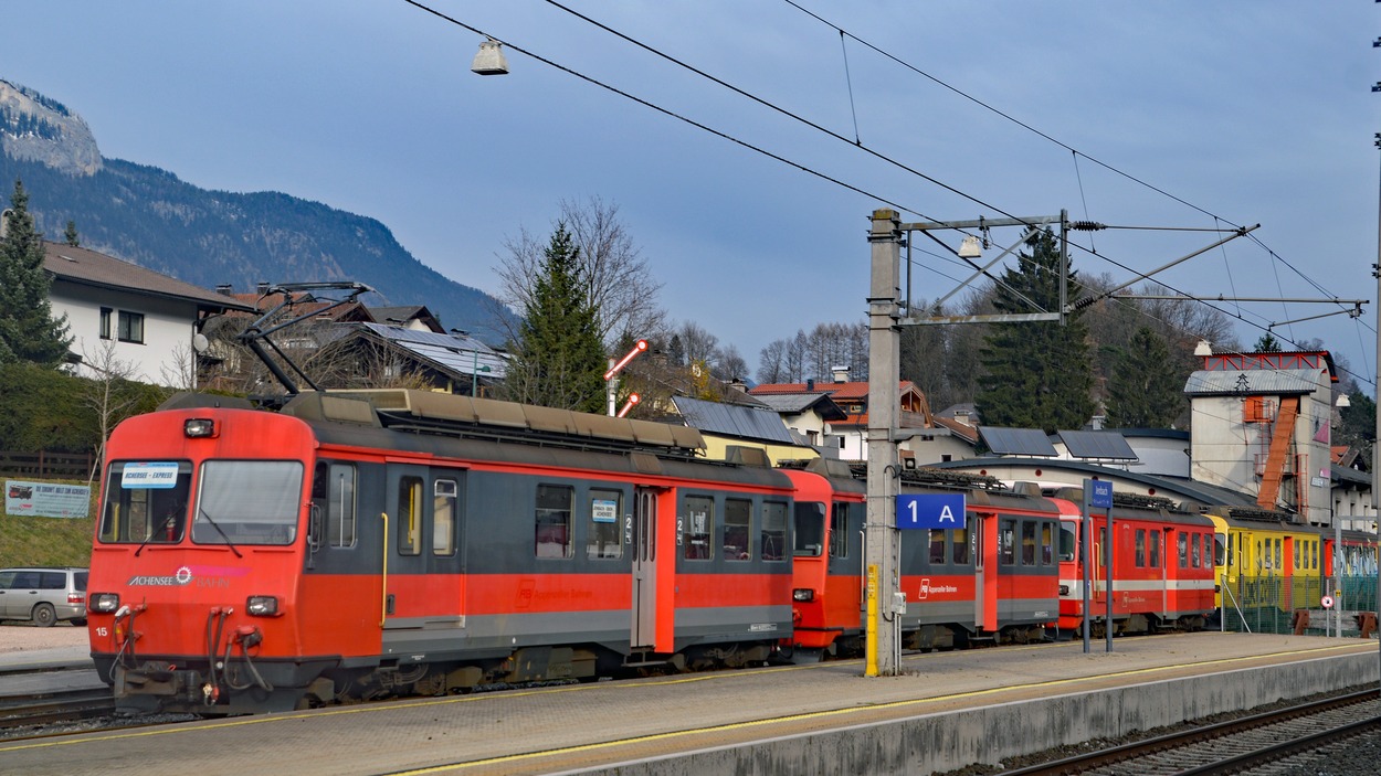 Appenzellerbahn-Elektro-Triebwagen in Jenbach Bahnsteig 1