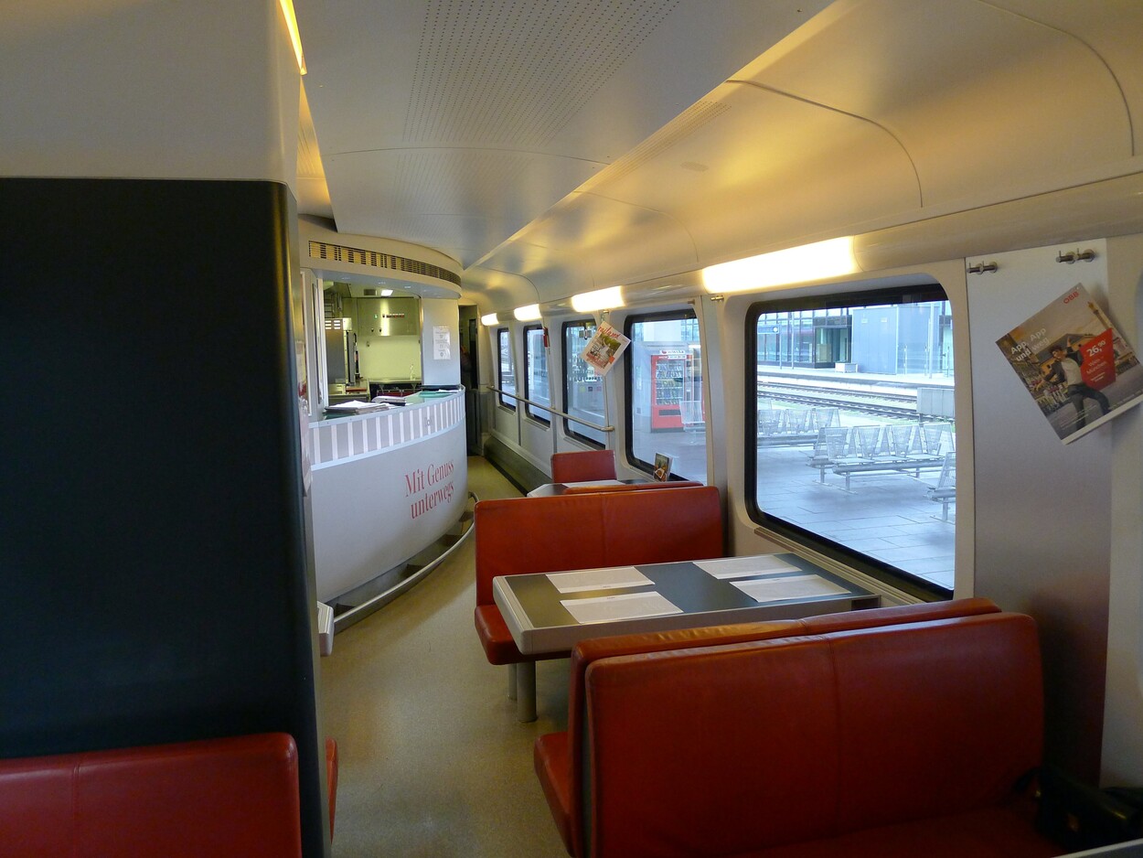 Fahrt mit RailJet Express 660 der ÖBB