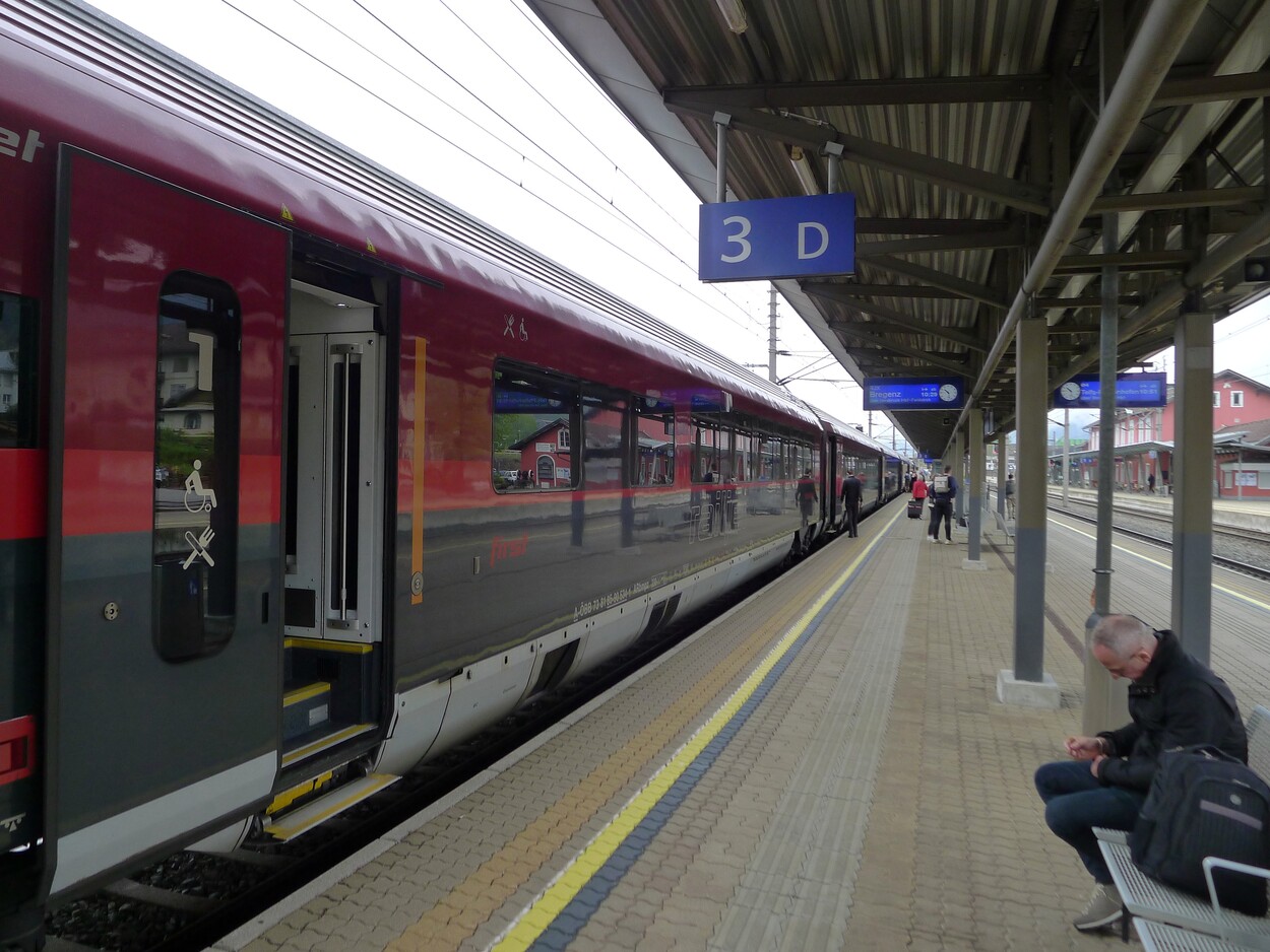 Fahrt mit RailJet Express 660 der ÖBB