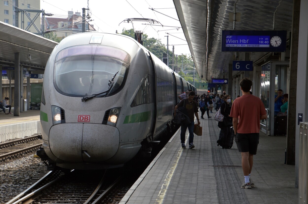 ICE der Deutschen Bahn in Wien Meidling