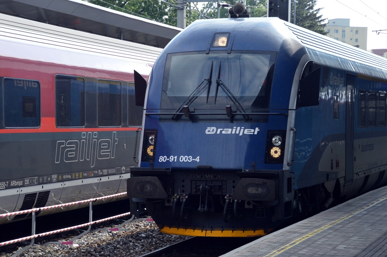 ÖBB und CD Railjet in Wien Meidling