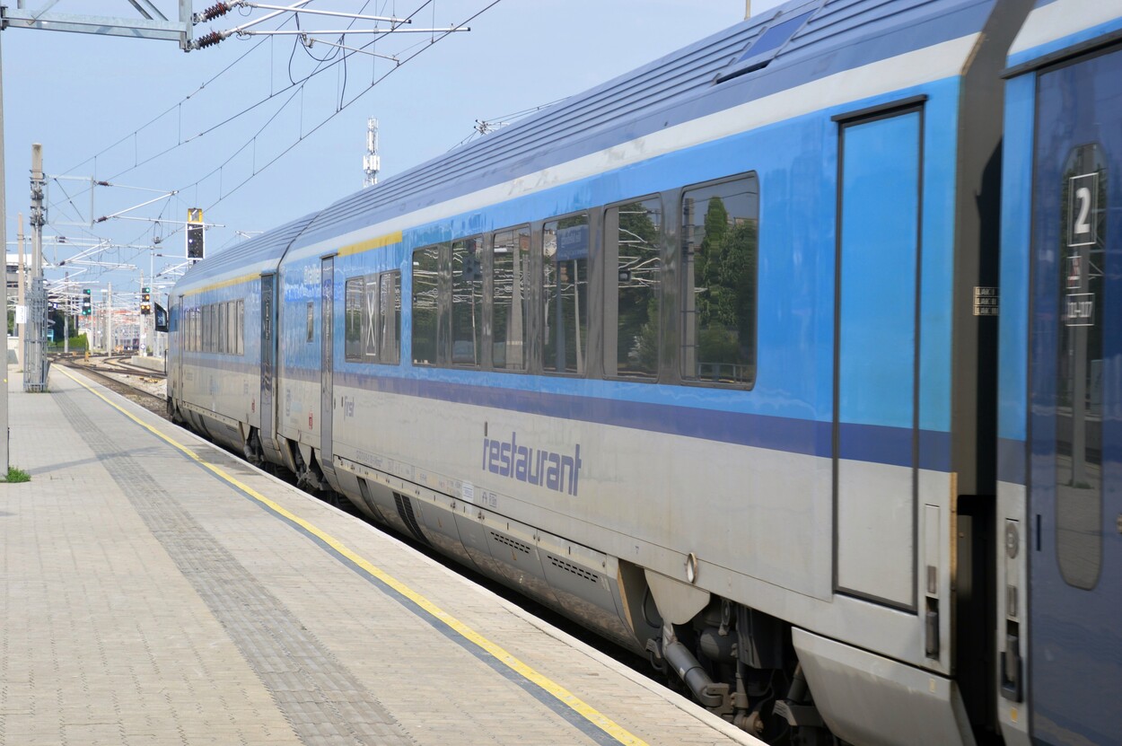 ÖBB und CD Railjet in Wien Meidling