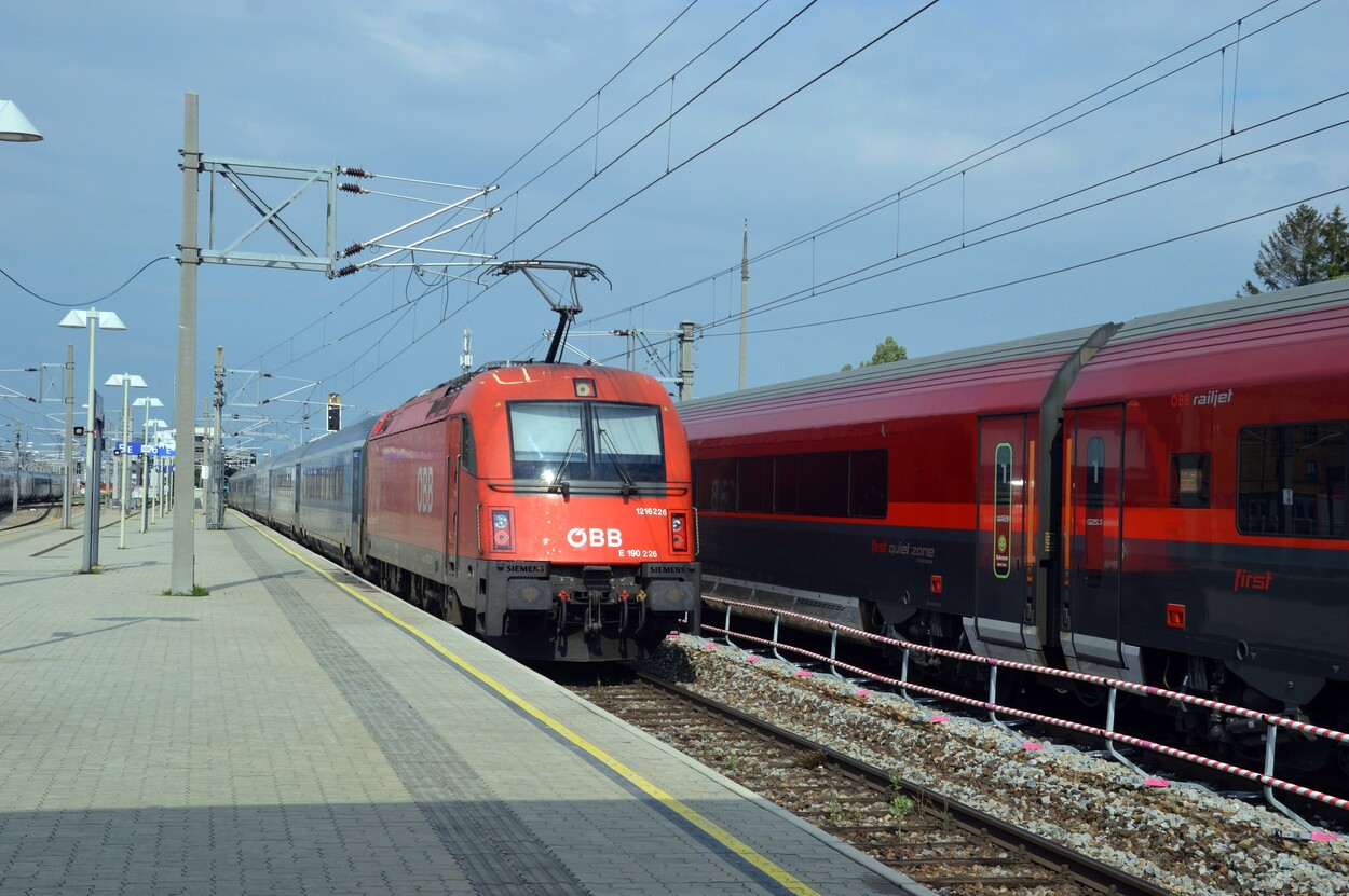 ÖBB und CD Railjet in Wien Meidling