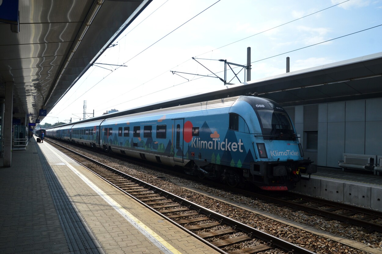 ÖBB und CD Railjet in Wien Meidling