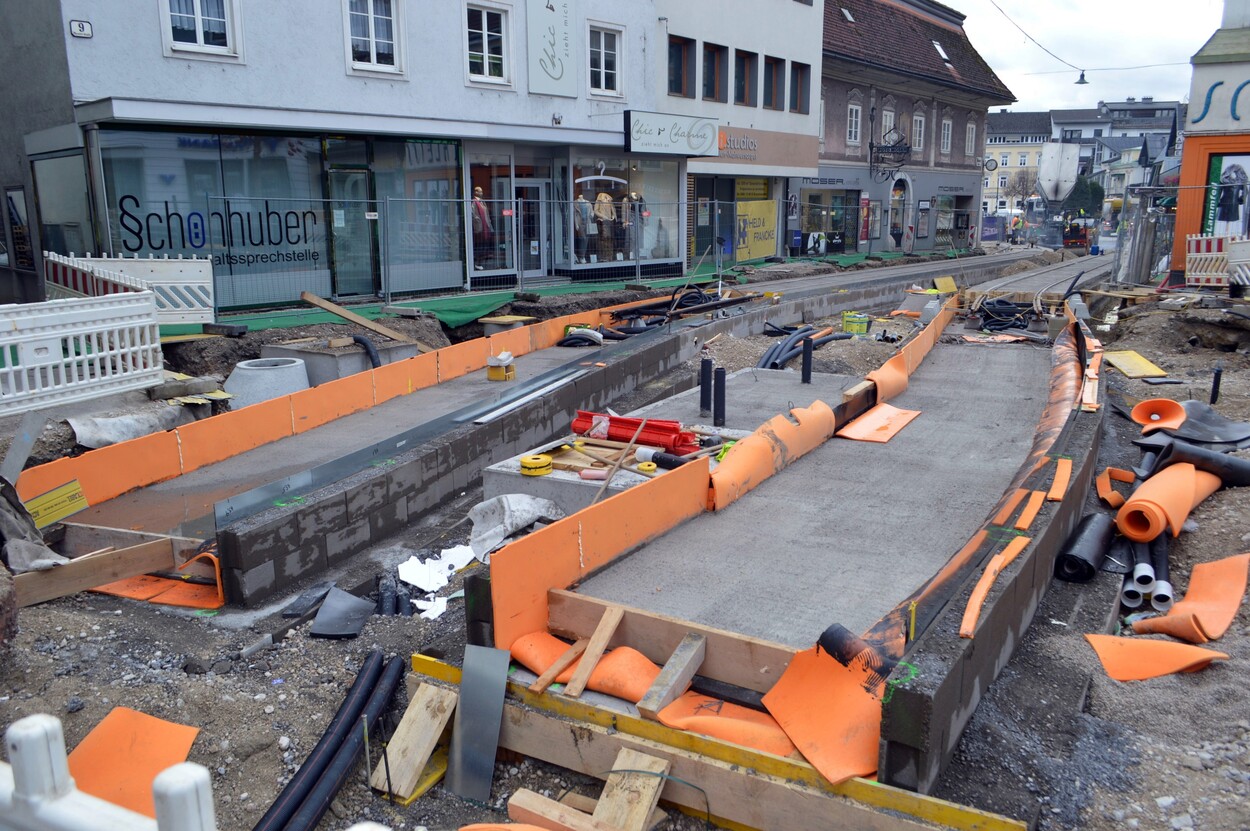 Bau der Traunseetram in Gmunden
