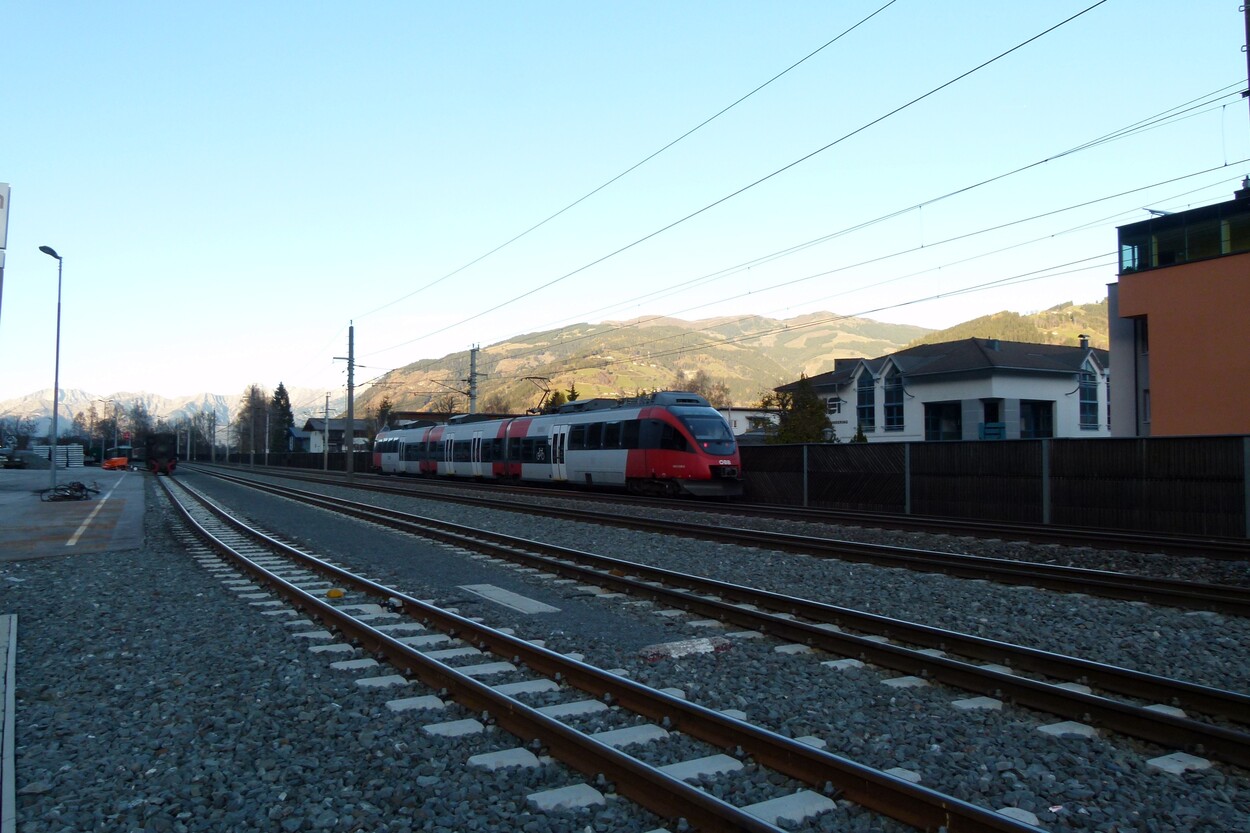 An der Salzburg-Tiroler-Bahn in Zell am See / Tischlerhäusl