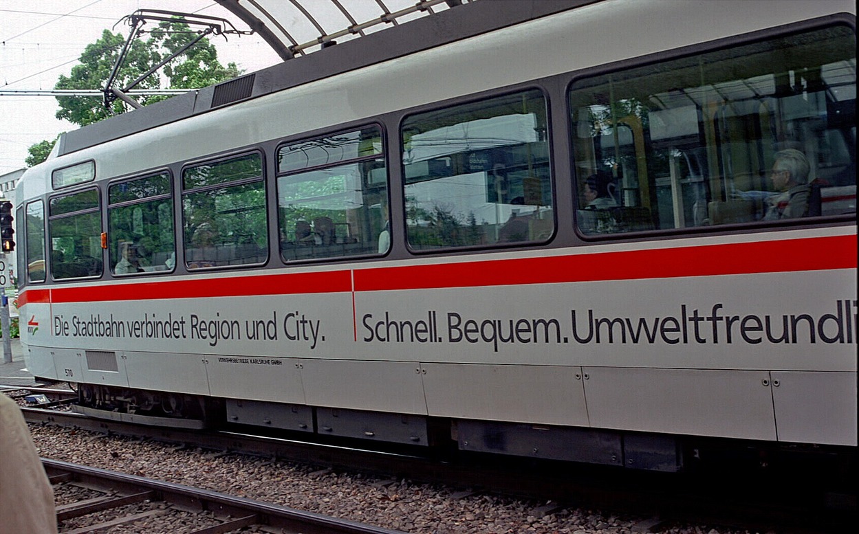 Karlsruhe Albtalbahnhof mit Regionalstadtbahn-Zweisystem-Triebwagen