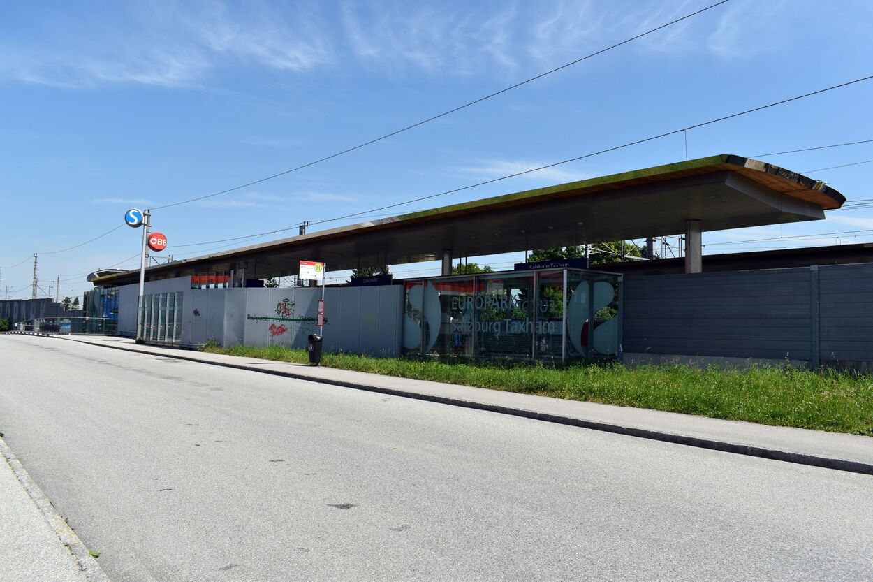 Bahnhof Europark Salzburg Taxham & Haltestelle Europark