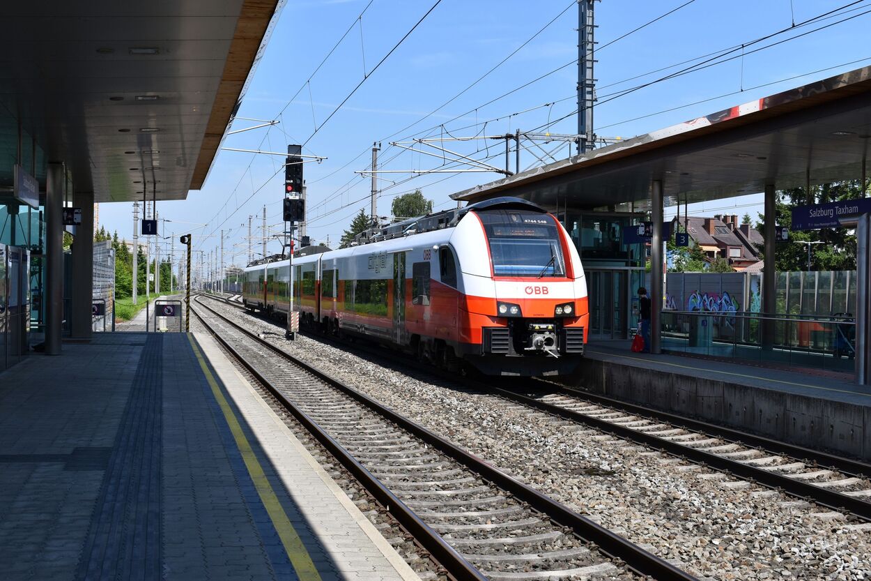Bahnhof Europark Salzburg Taxham CityJet