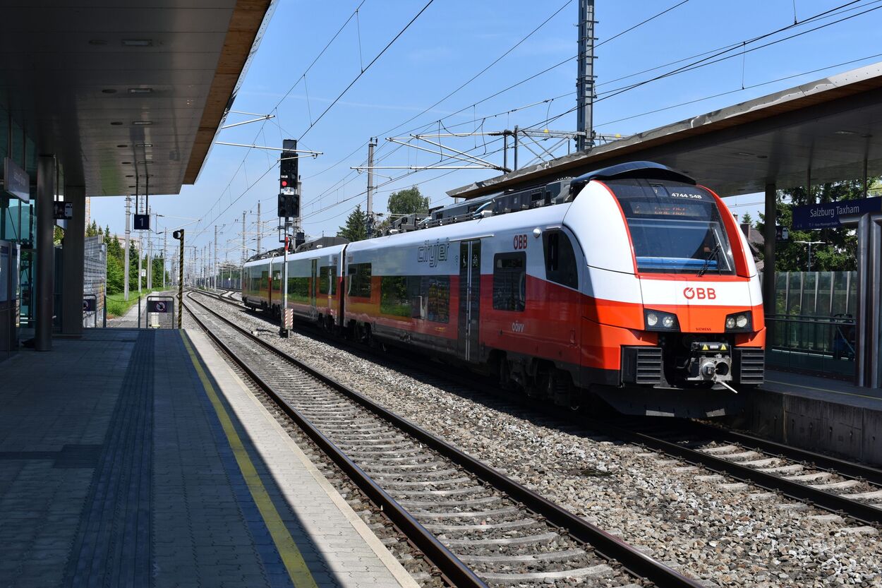 Bahnhof Europark Salzburg Taxham CityJet