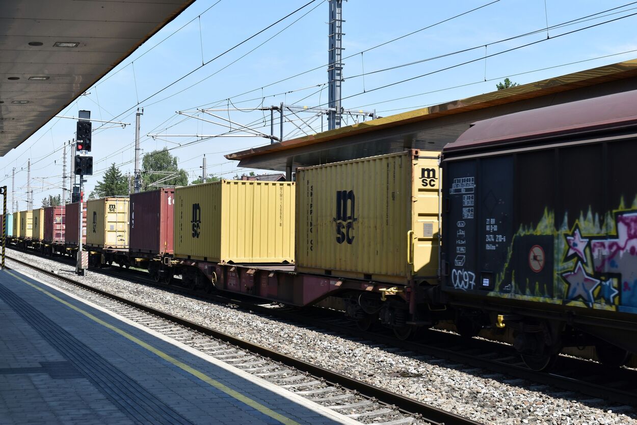Bahnhof Europark Salzburg Taxham Güterzug