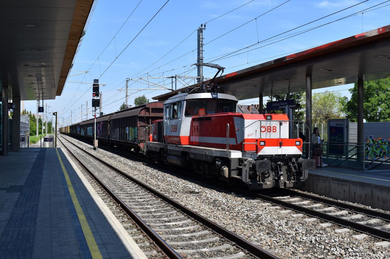 Bahnhof Europark Salzburg Taxham Güterzug