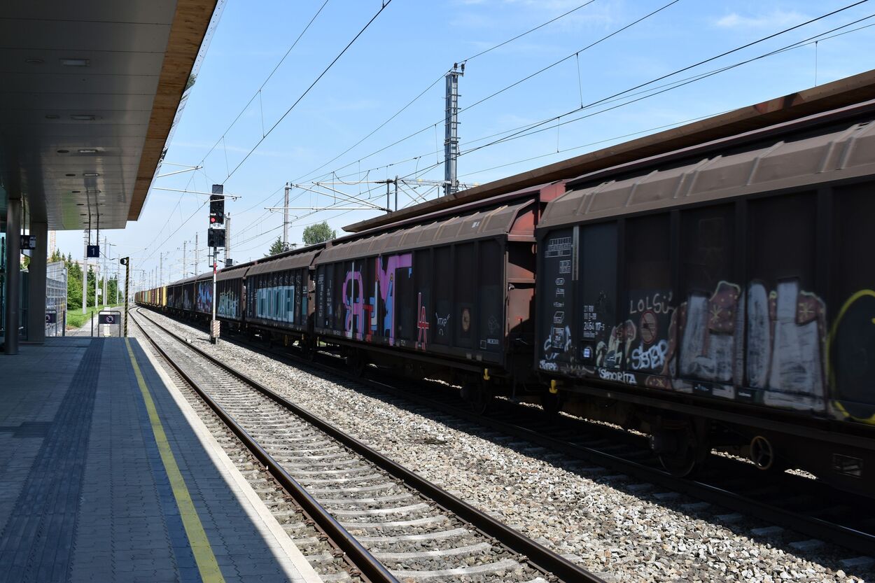 Bahnhof Europark Salzburg Taxham Güterzug