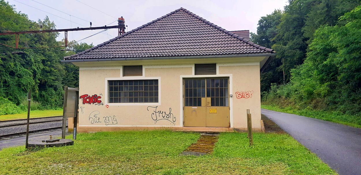 Vandalen in der Südost-Steiermark beschädigen Bahnhof Gnas