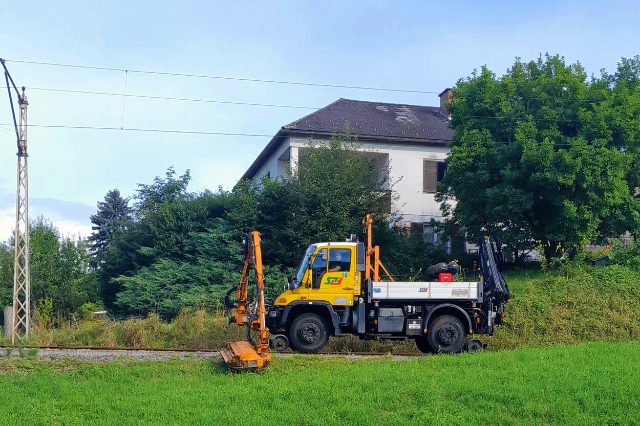 SLB Gleis Mähmaschine