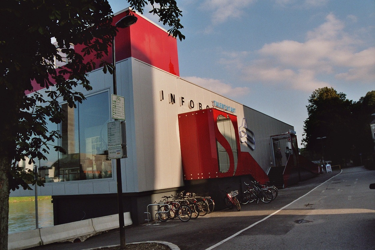 Info-Box S-Bahn Salzburg Mülln Salzach-Kai 