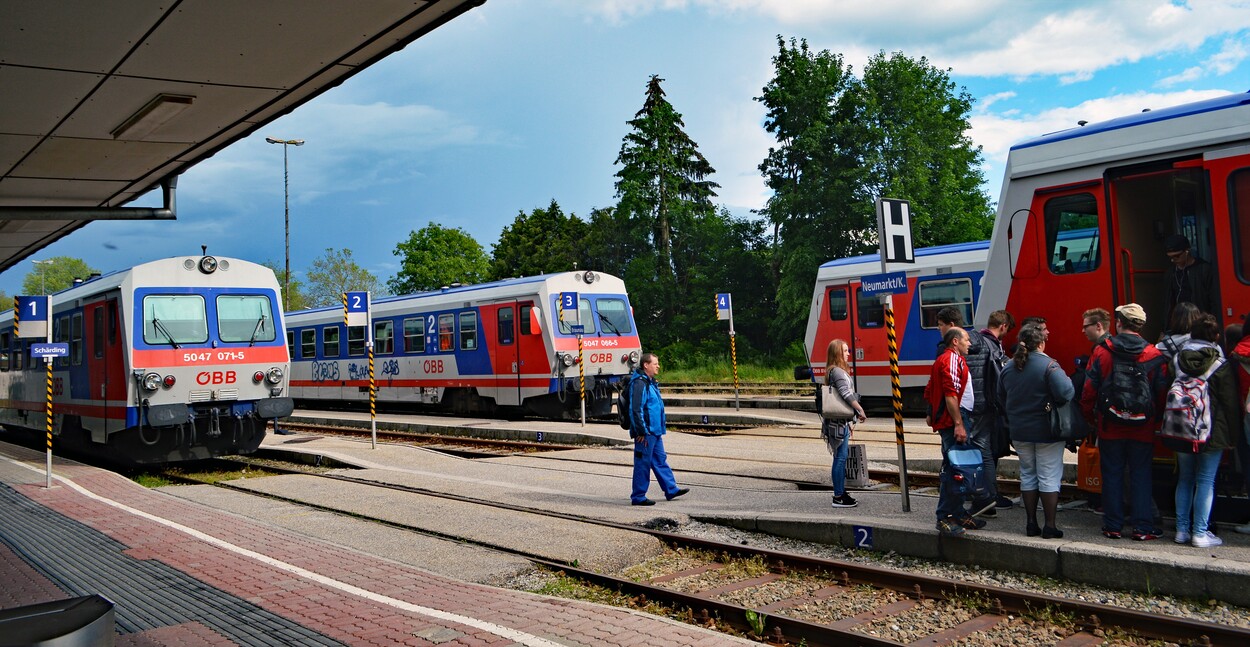 Jenbacher Triebwagen Reihe 5047 das Bild der nicht elektrifizierten Regionalbahnen