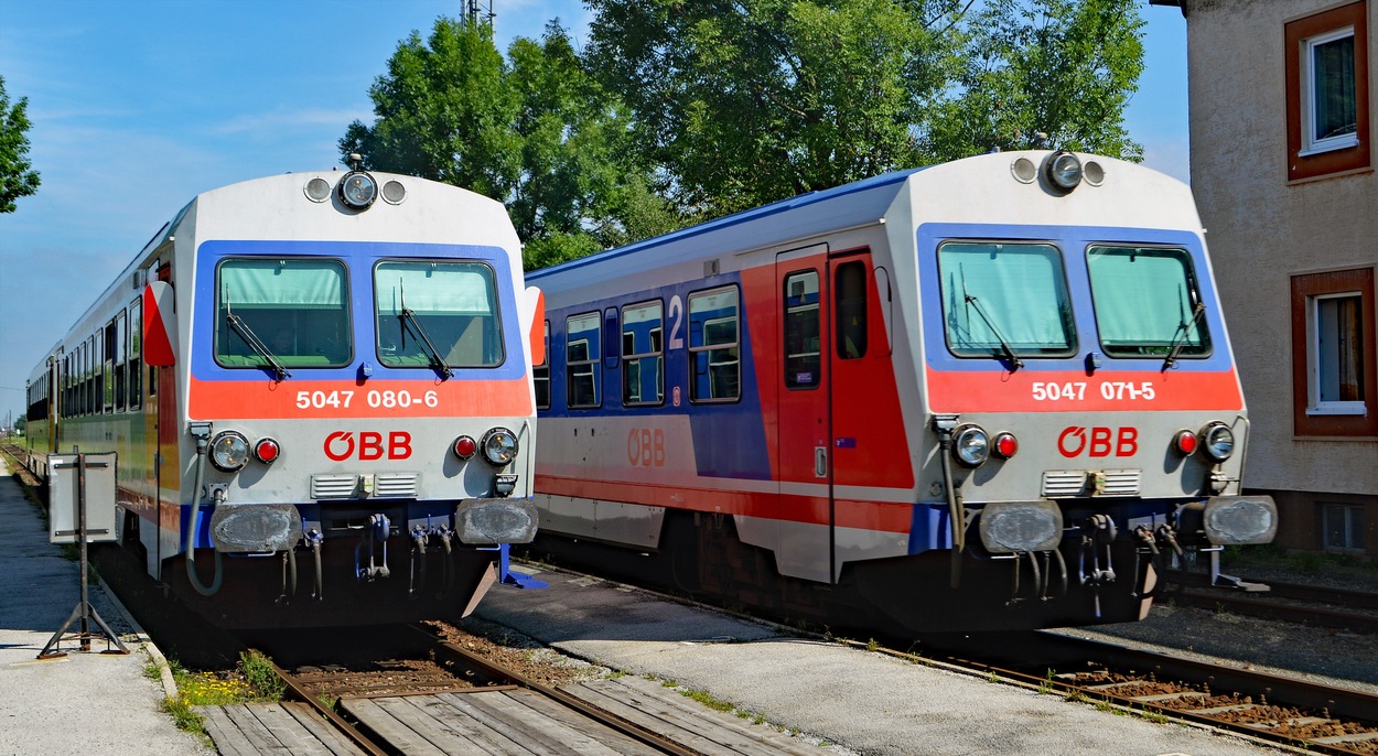 Jenbacher Triebwagen Reihe 5047 das Bild der nicht elektrifizierten Regionalbahnen