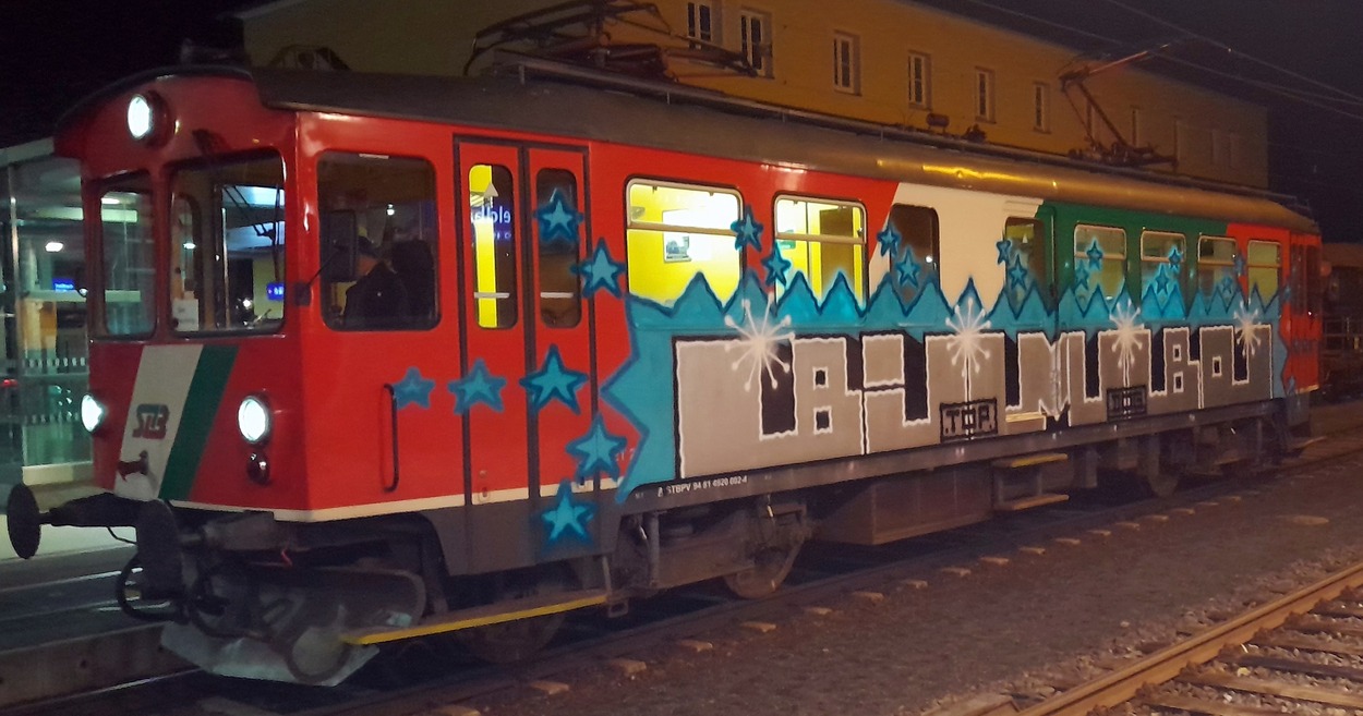 Graffiti-Vandalismus: Schmierereien an der Gleichenbergerbahn