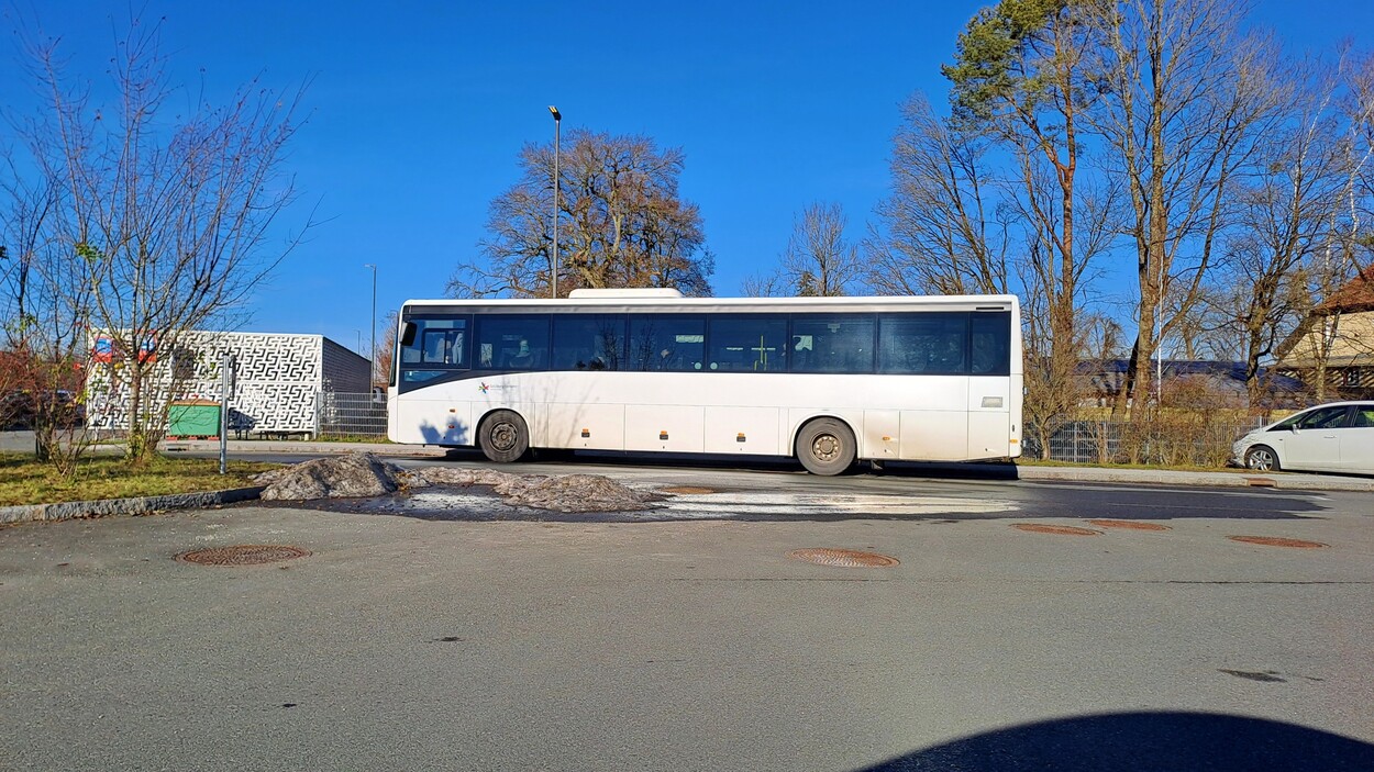 Postbus Linie 111 am Bahnhof Weitwörth-Nußdorf