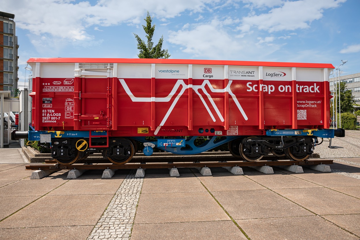 Scrap on track Waggon