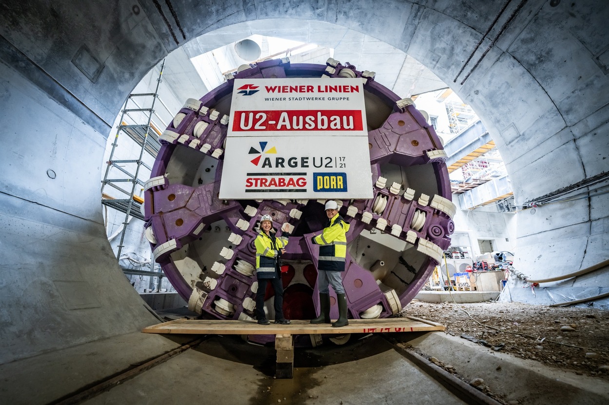 U2-Tunnelvortriebsmaschine in Wien angekommen
