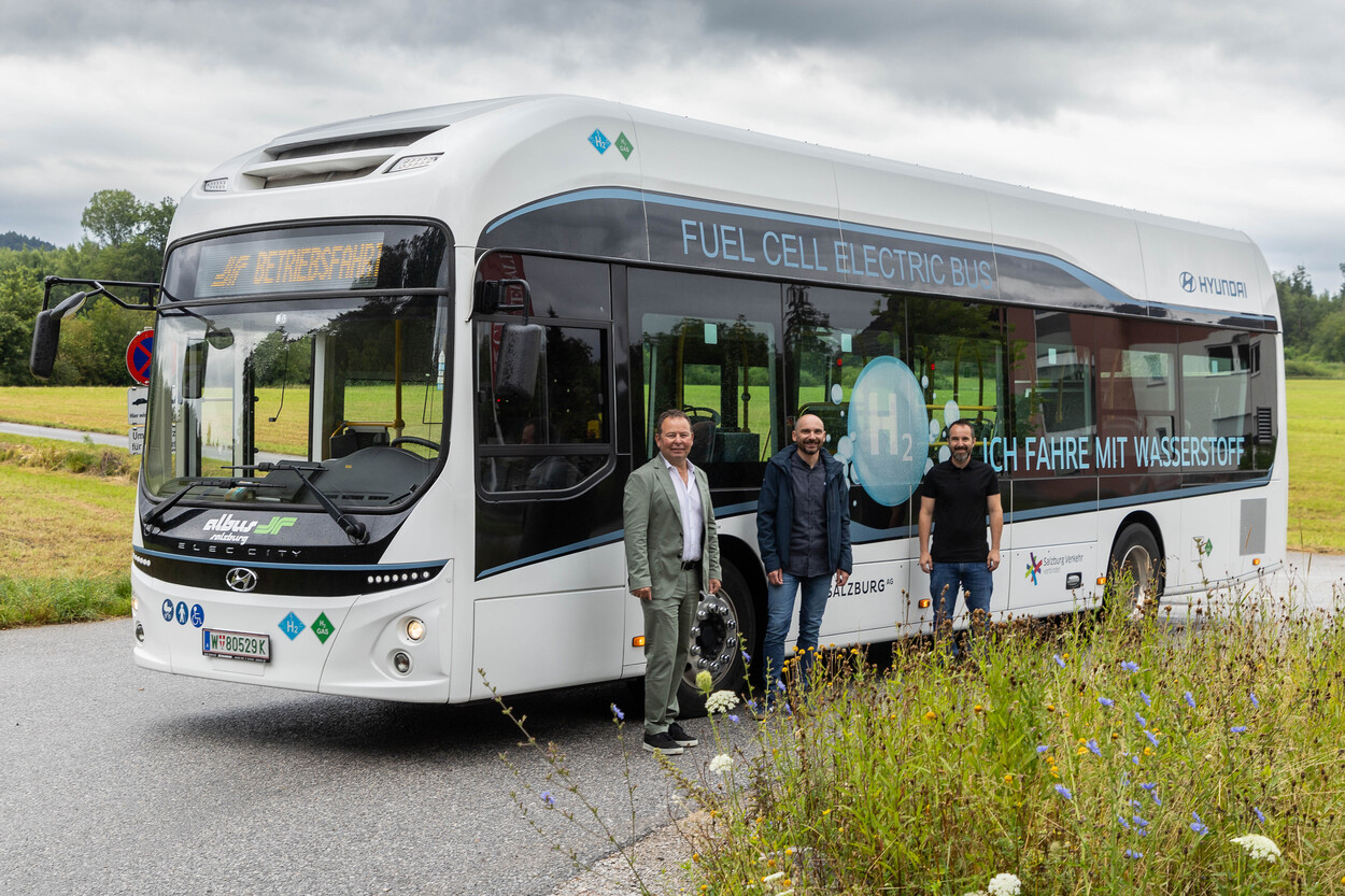 Ein Wasserstoffbus wird in Salzburg im Öffi-Linienbetrieb getestet