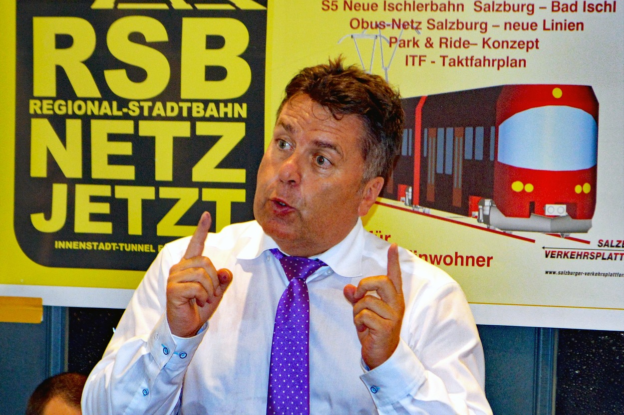 Kirchenwirt Itzling Besuch Verkehrslandesrat Mayr bei Verein "S-Bahn"
