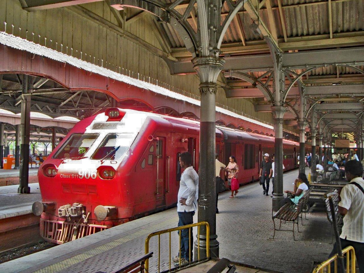 Fort Railway Station in Colombo auf Ceylon/Sri Lanka 			