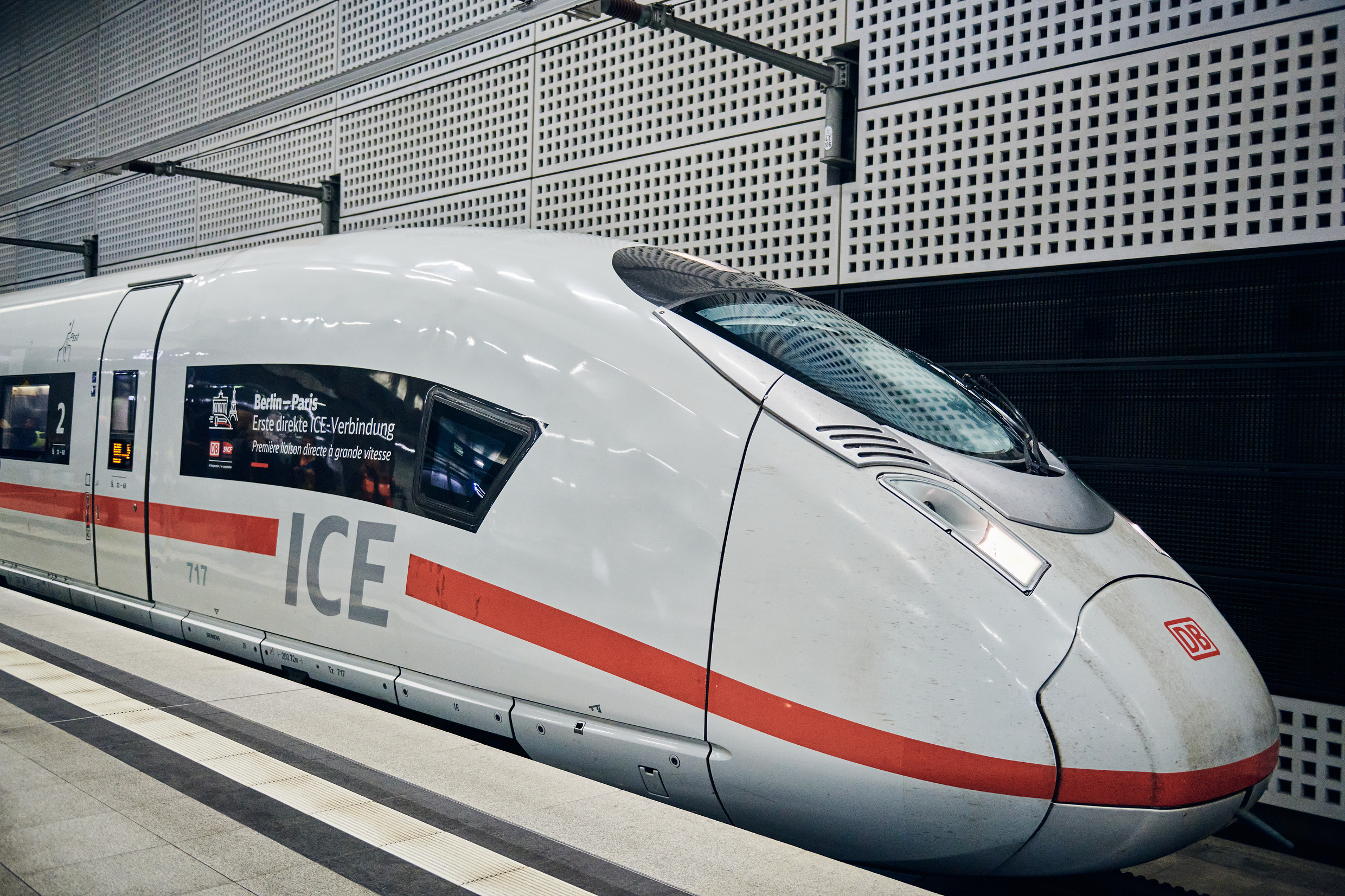 Verabschiedung des ersten direkten ICE von Berlin nach Paris im Hbf Berlin