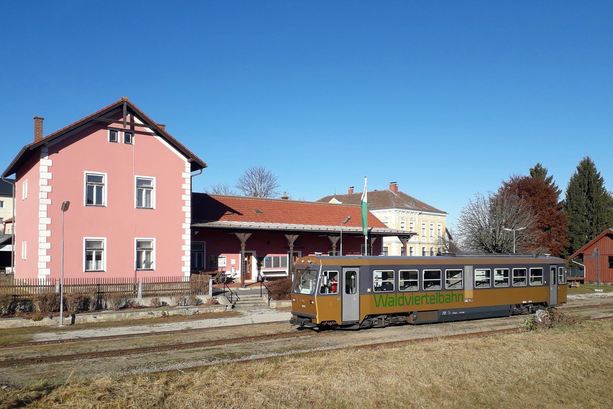 2021-11-21_at124_NOeVOG-WVB-VT11_Waldviertelbahn_Bf-Weitra_ÖMT