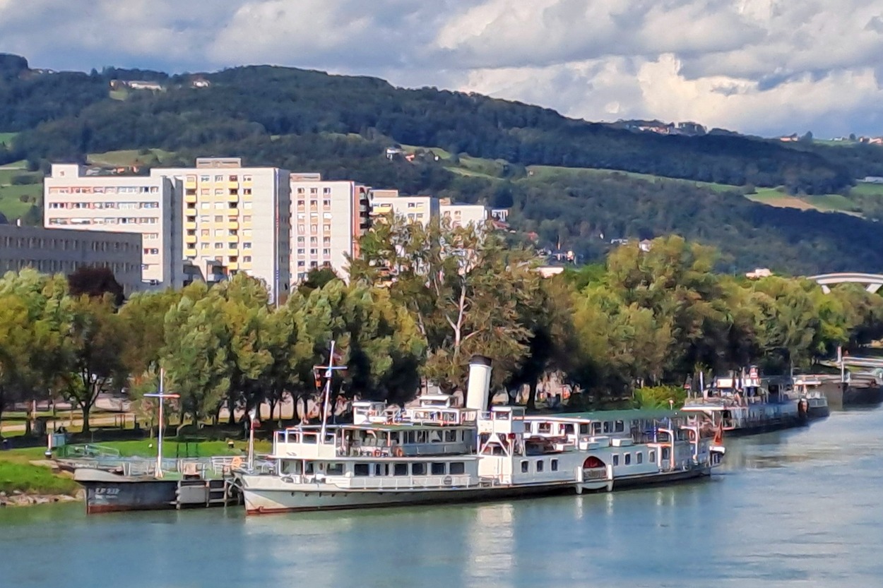2025-09-11_at312_OEGEG-Schoenbrunn_Linz_Anlegestelle-Nibelungenbruecke_ÖMT