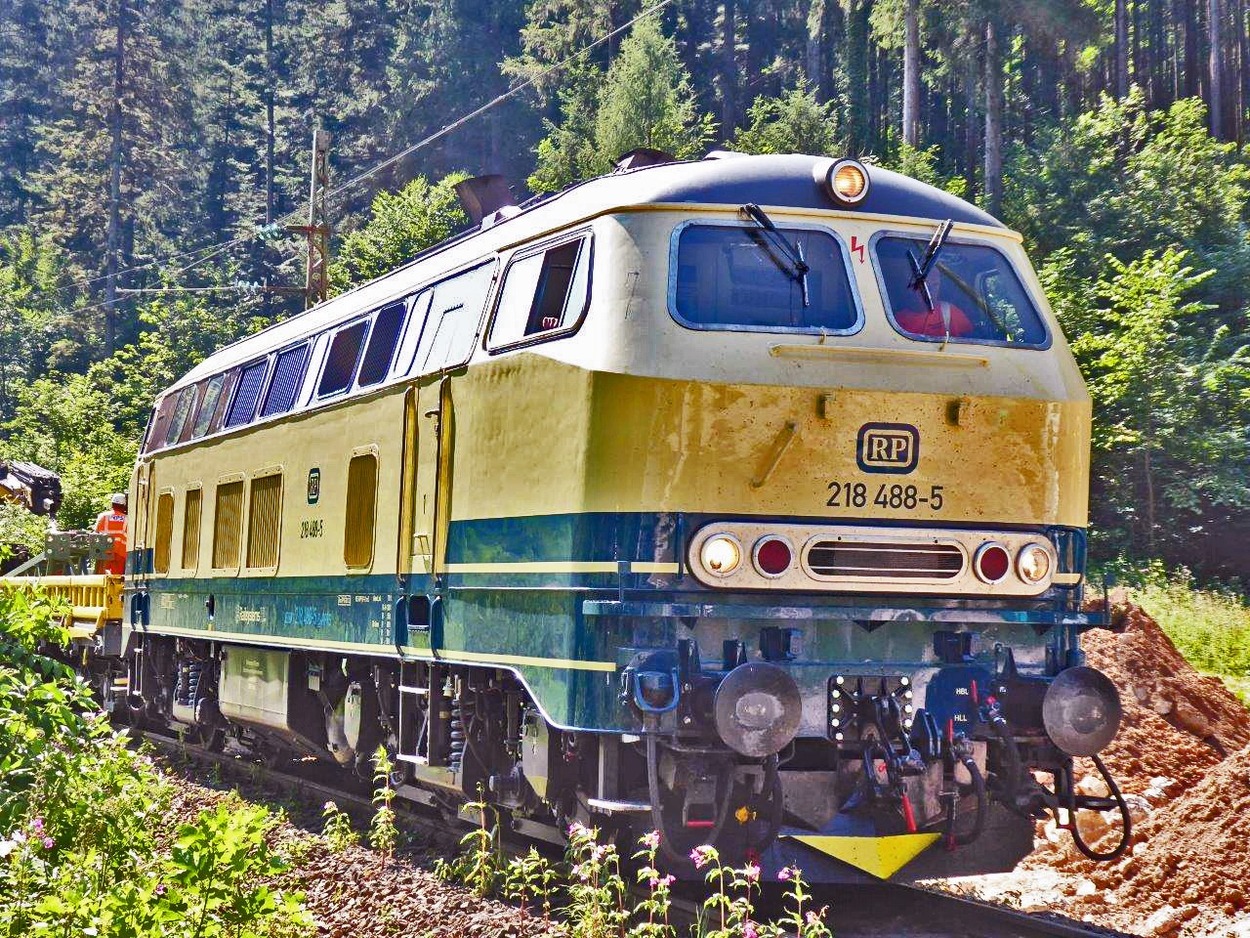 218 auf der Berchtesgadener Land - Bahn Gleisbauarbeiten