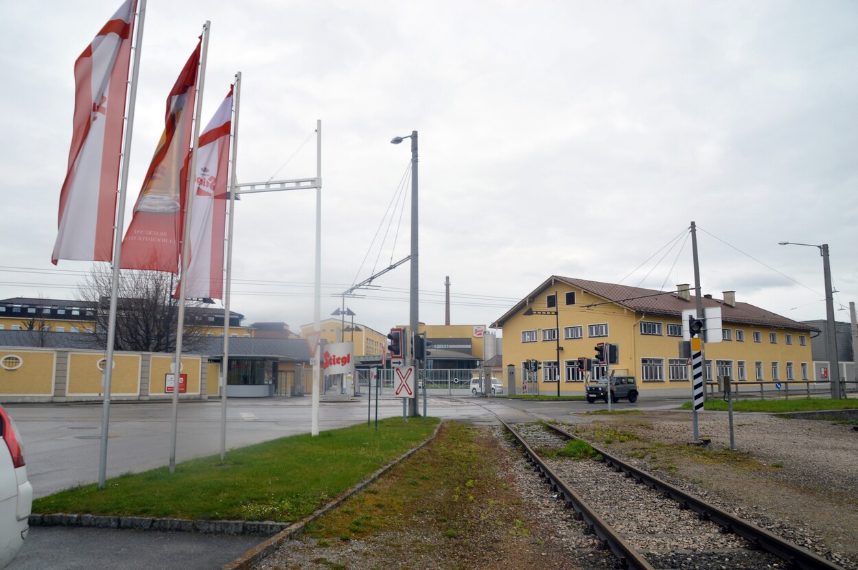 Die Stieglbahn, auch Stieglgleis, Stiegl-Schleppbahn oder Anschlussbahn (AB) genannt