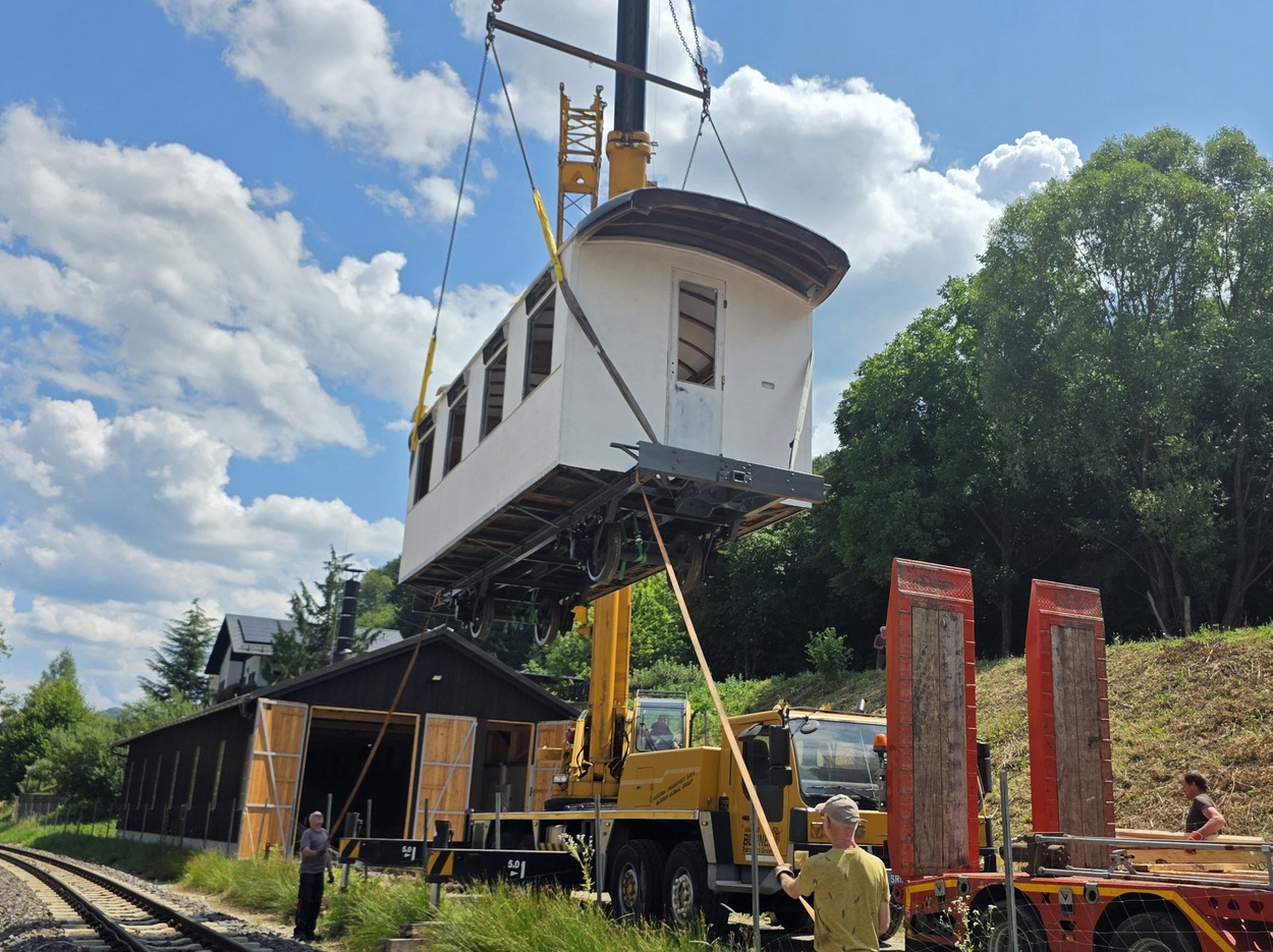 Älteste Waggons in Museumswerkstätte eingetroffen | Verein Club 598 Freunde der Ybbstalbahn
