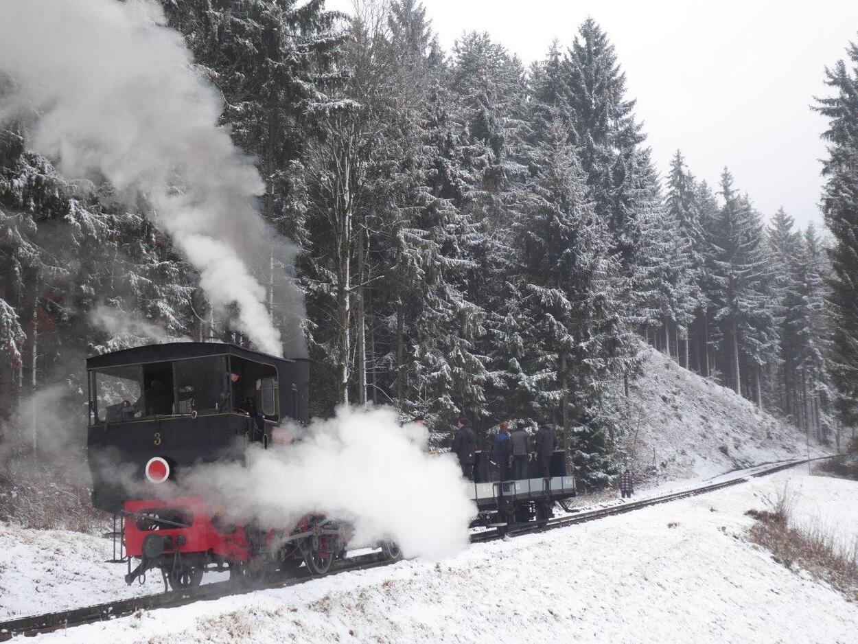 Achenseebahn Lok 3 mit Dienstgüterzug im Winter