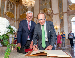 Wappenring für Stadtrat a.D. Johann Padutsch Ring der Stadt für Klubobmann a.D. Dr. Helmut Hüttinger