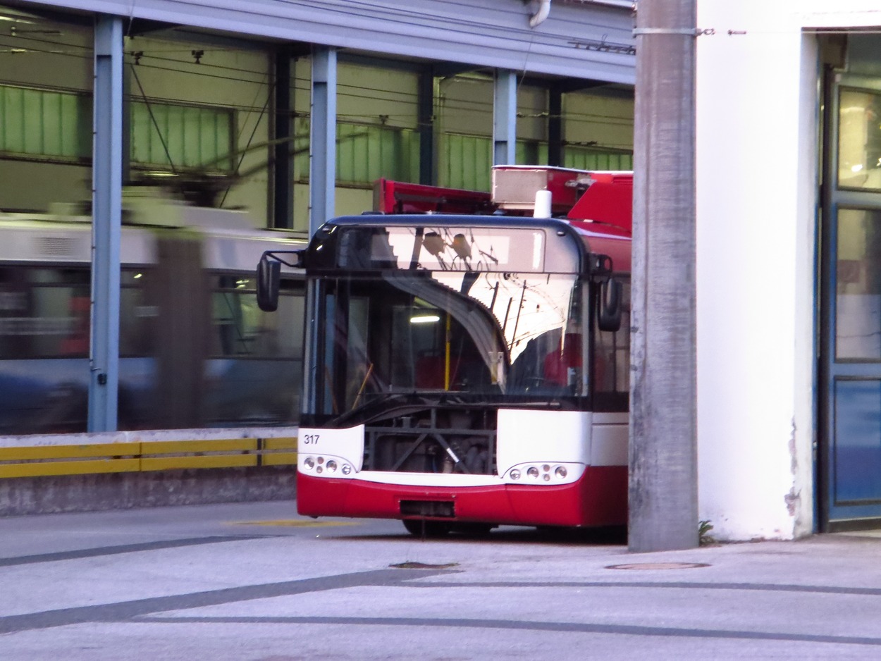 Obus 317 in der Zentralgarage Alpenstraße