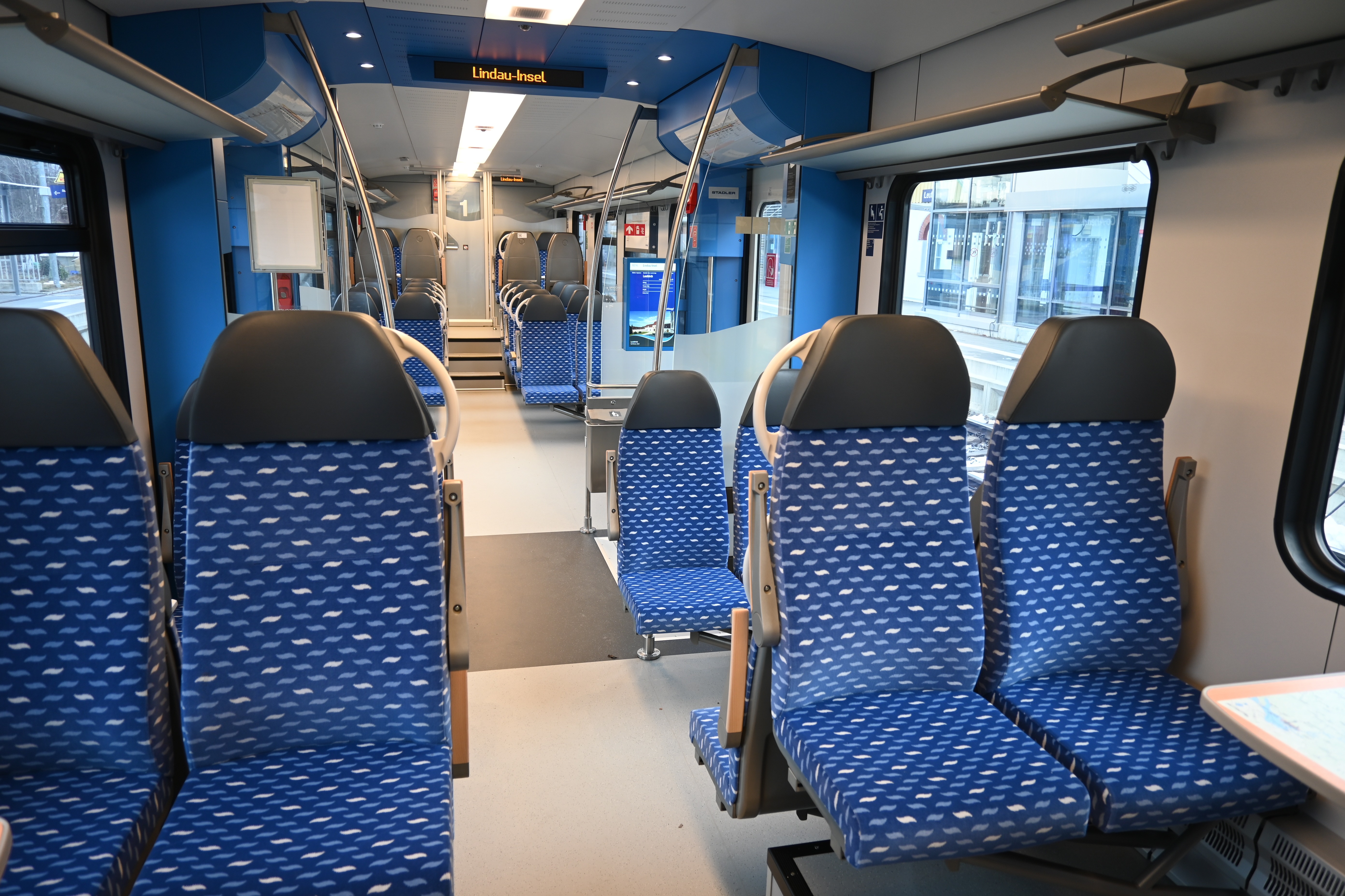 Stadler FLIRT im Go-Ahead Bayern Design