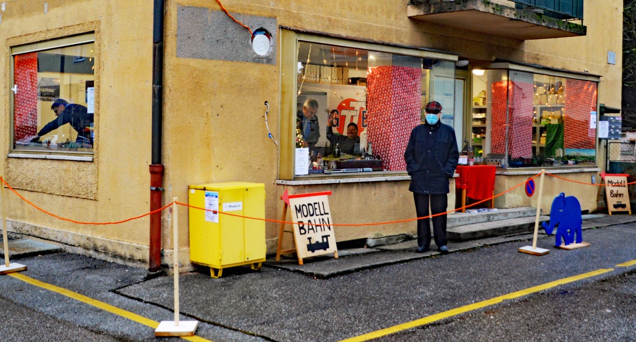 Modellbahn-Weihnachts-Schaufenster