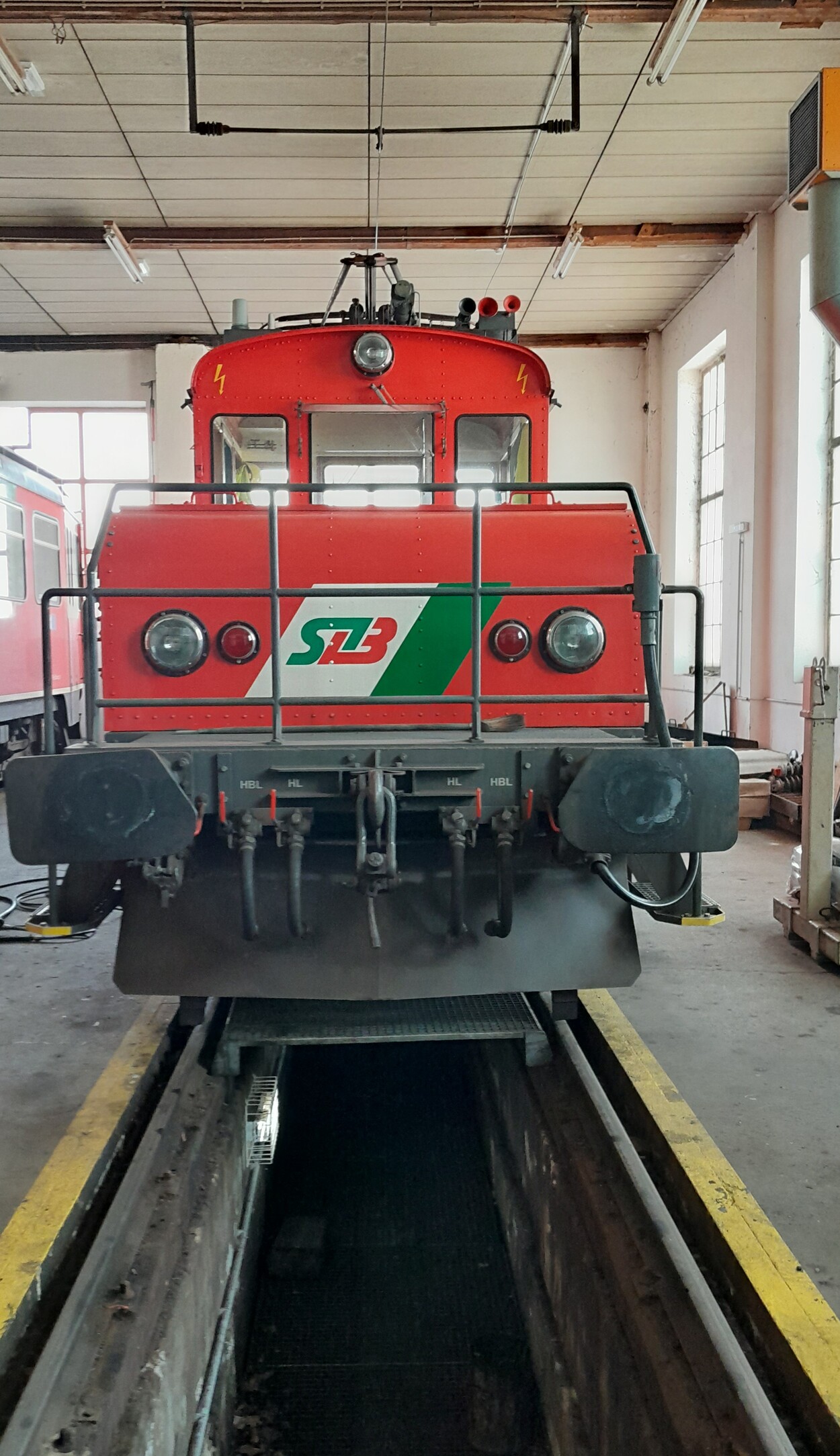 Elektrolokomotive E-41 in der Werkstatt von Feldbach